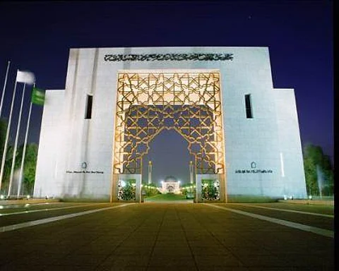 جامعة الإمام تعلق الدراسة في كلياتها ومعاهدها اليوم