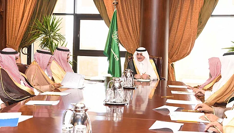 أمير تبوك يؤكد: الملك سلمان يدعم ويهتم بالجمعيات الخيرية