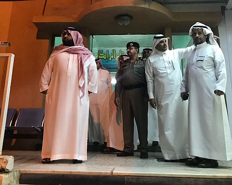 نائب أمير جازان يفاجئ الطاقم الطبي بمستشفى فيفا بزيارة ويتلمس احتياجات المرضى