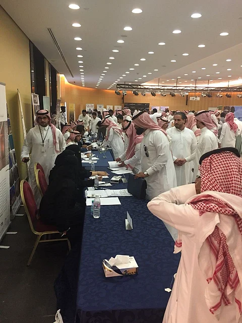 800 شاب وشابة يفوزون بوظائف في 40 شركة ومؤسسة بالقطاع الخاص