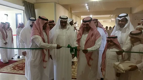 "الوهيبي" يفتتح معرض وبرنامج التصميم الفني بمركز الأمير فيصل للفنون التشكيلية