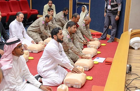 مطار الملك عبدالعزيز ينظم دورة تدريبية في "الإنعاش القلبي الرئوي"