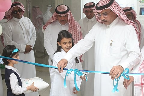 مدير تعليم تبوك يفتتح معرض المختبرات المدرسية