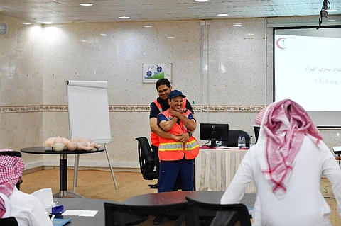 "هلال الباحة" يقيم دورة الإسعافات الأولية للإعلاميين