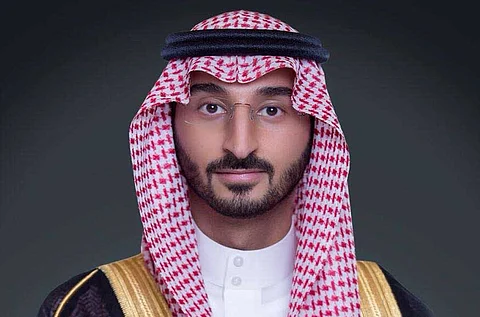 نائب أمير مكة ينقل تعازي القيادة لذوي الشهيد "المنتشري"