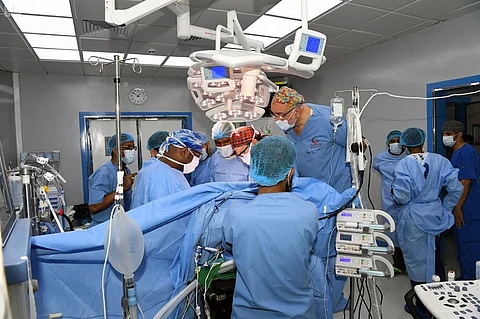 أبين.. "البلسم" تُجري عملية عاجلة لاستخراج خثرة من قلب شاب يمني