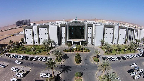 "تخصصي الجوف" ينجح في إجراء 11 جراحة أورام للقولون والمستقيم