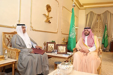 أمير الحدود الشمالية يطلع على برنامج إقراض مربي الماشية بالمنطقة