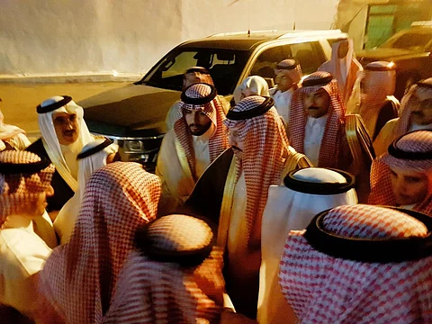 نائب أمير عسير يقدم واجب العزاء لأسر شهداء الواجب بالمجاردة ومحايل