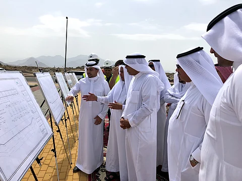 شاهد .. "أمين مكة" يتابع الإنجاز في مشاريع تصريف السيول