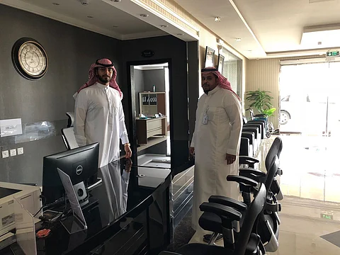 "عمل الرياض" يُحرر 210 مخالفات وينذر 110 منشآت