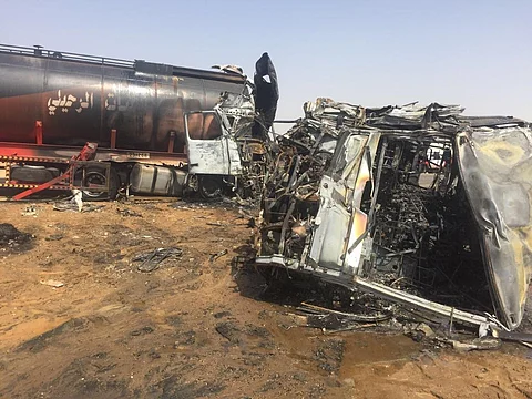مصرع 5 وإصابة 13 واحتراق مركبتين في حادث مروري مروع برابغ
