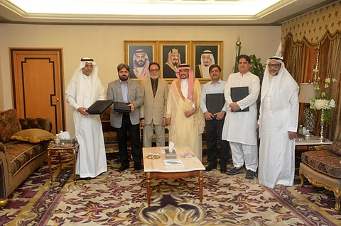 وزير الحج يلتقي بوفد إعلامي باكستاني