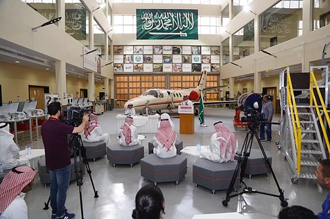 400 طالب سعودي يتدربون على طائرة "السسنا"