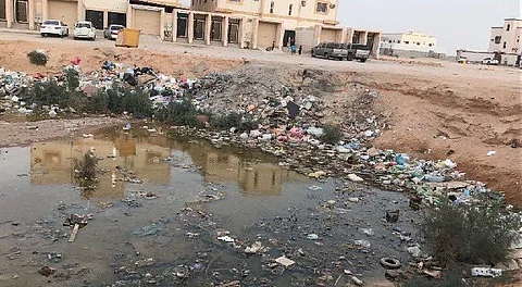 بالصور.. "أبو رشيدة" ينقل معاناة أهالي القريات لأمير الجوف