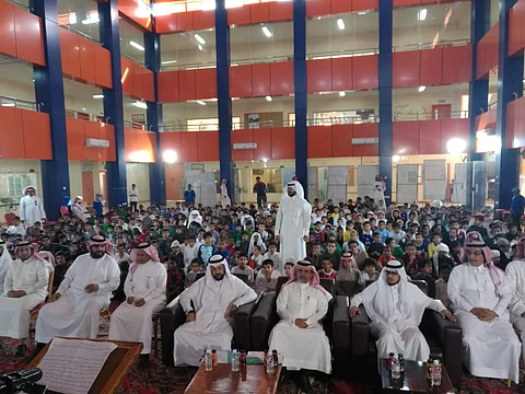 مدرسة "زيد بن ثابت" بخميس مشيط تكرم طلابها المتميزين