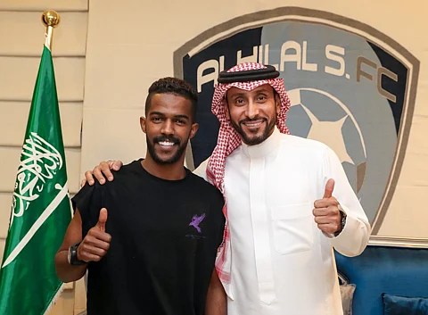 رسميًا .. العابد هلاليًا لثلاث سنوات والمعيوف لعامين