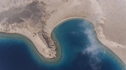 بالفيديو.. "سبق" تزور جزيرة النعمان بضباء مَوطن الطيور النادرة والطبيعة الساحرة