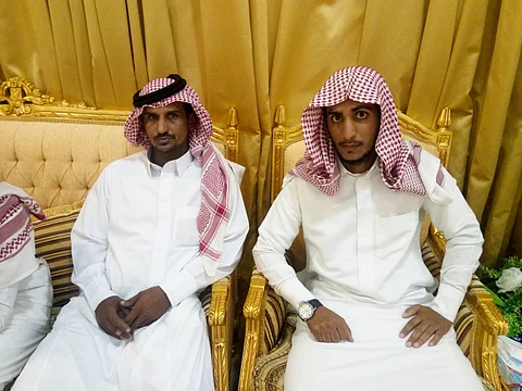 والد الشهيد "آل موهبة" يكشف سر تأخُّره عن لقاء نائب أمير عسير.. وهذا ما حدث