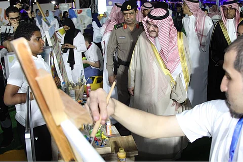 محافظ جدة يزور مهرجان الصندوق الأزرق لأطفال التوحد