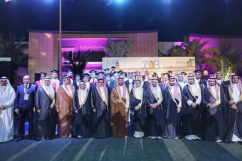 نائب أمير مكة يرعى حفل تخريج 460 طالباً بجامعة الأعمال بجدة