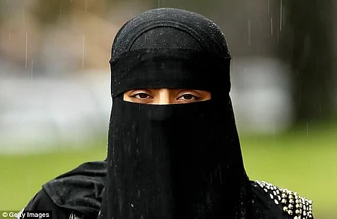 النمسا.. لماذا يرتدي رجل النقاب وماذا فعلت الشرطة معه؟