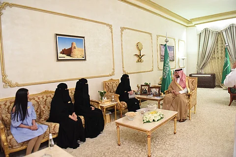أمير منطقة الحدود الشمالية يستقبل قائدة "رسالة " ومدير إدارة المرور