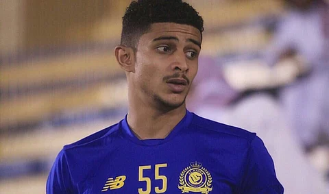 النصر يوافق على إعارة مدافعه العمري إلى الوحدة