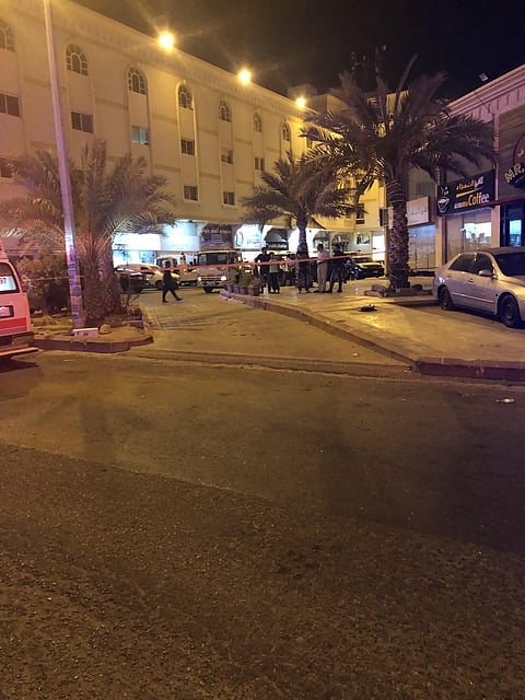 محافظ جدة يقف على حريق مركز حمادة واحترازات أمنية لمنع المتجمهرين