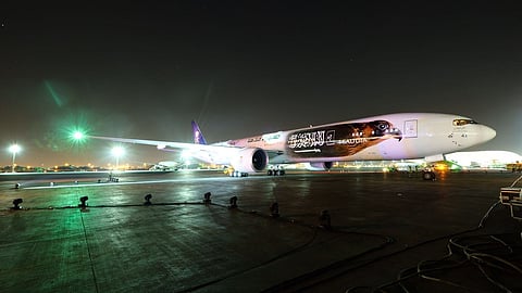 طائرة الأخضر المونديالية تتزين براية التوحيد والصقر السعودي لتجوب العالم.. وهذه مواصفاتها