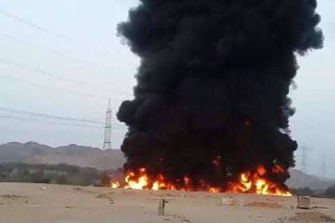 شاهد "حرائق شرق جدة" تتجدّد .. يُشعلها مجهولون ويوثّقها مواطن وتهدّد الأهالي