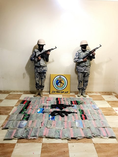 حرس الحدود يحبط محاولات لتهريب ٦١٧ كيلوجرام حشيش عبر الحد الجنوبي