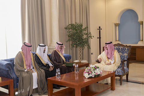"بدر بن سلطان" يلتقي رئيس وأعضاء المجلس البلدي لأمانة الجوف