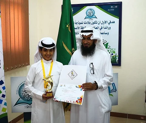 "القرني" يخطف لقب المدرب الصغير على مستوى مدارس شرق جدة