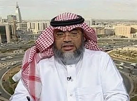 أستاذ اجتماع: المرأة تفرّغ طاقتها الكلامية والنفسية في العمل