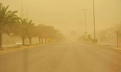 "مدني الجوف" يحذر من أتربة مثارة تتسبب بشبه انعدام للرؤية على سكاكا