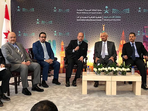 وفد "الشورى" يلتقي المبتعثين والمبتعثات في كندا ويستمع لمشكلاتهم الدراسية