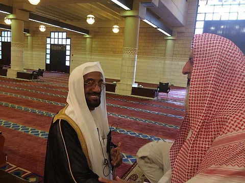 وفاة "ابن ماجد" أشهر المؤذنين في الرياض وصديق الطيور