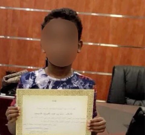 وزارة العمل تتفاعل مع خبر "سبق" وتزور الطفل المعنَّف من والده