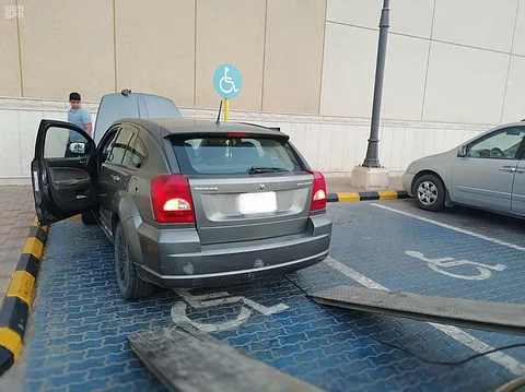 ضبط 825 مركبة وقوف خاطئ بأماكن مخصصة لذوي الاحتياجات
