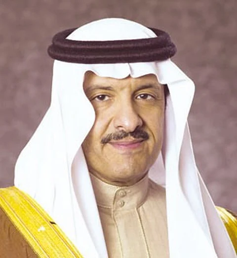 سلطان بن سلمان يقدم تعازيه لأسرة المؤذن عبدالرحمن بن ماجد