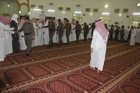 بالصور.. جموع غفيرة بقلوة تشيع رجل الأمن العريف "الشدوي"