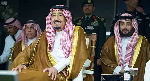 بالصور .. خادم الحرمين يصل إلى ملعب مدينة الملك عبدالله