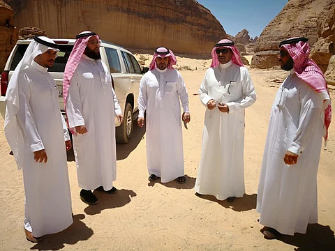 "المورقي " و"مكي" يتفقدان مواقع حملة "بيئة العلا أجمل"
