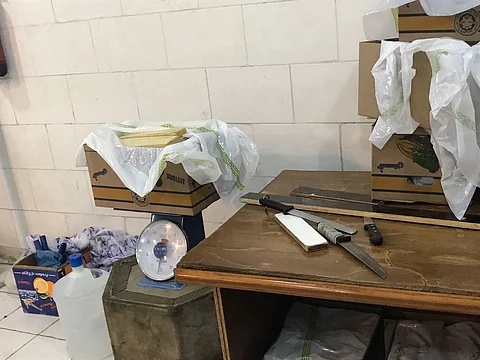 شاهد.. ضبط 12 وافداً حولوا استراحة إلى مصنع لإنتاج الرقاق والعجائن بالطائف