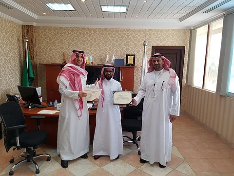 كلية اتصالات الرياض تكرم المتدربين المتفوقين علميًا