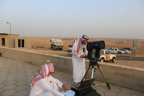 بالصور.. مرصد تمير يتحرى رؤية هلال رمضان