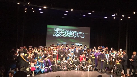 "مسيرة وطن".. رسالة أطلقها المبتعثون في أكبر احتفال للخريجين هذا العام بأمريكا