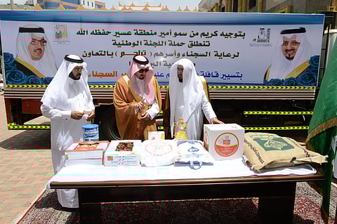 أمير عسير يدشن حملة "إفطاركم علينا"