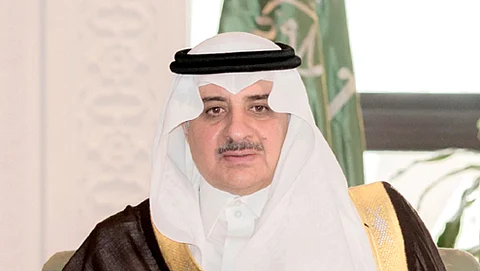 أمير تبوك يواسي أسر متوفى طائرة الحياة الفطرية
